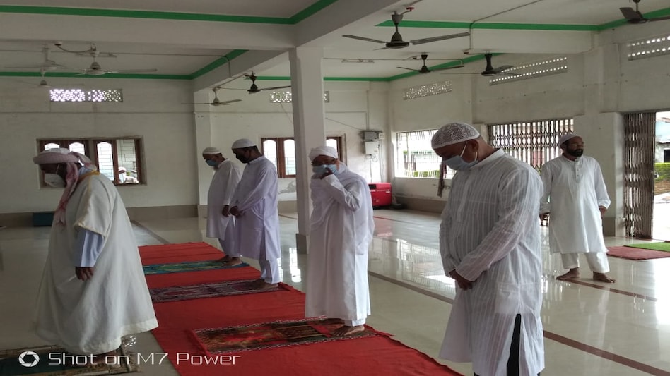 Assam: Former BTC chief Hagrama Mohilary offers Namaz on Eid-Uj-Zuha