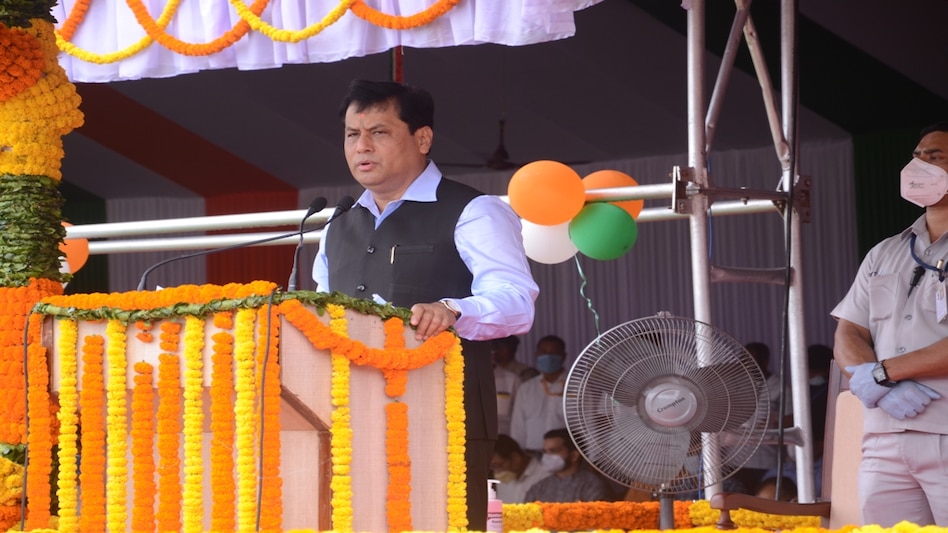 Assam CM Sonowal hoists tri-colour, says no compromise in implementation of Assam Accord Assam CM Sonowal hoists tri-colour, says no compromise in implementation of Assam Accord