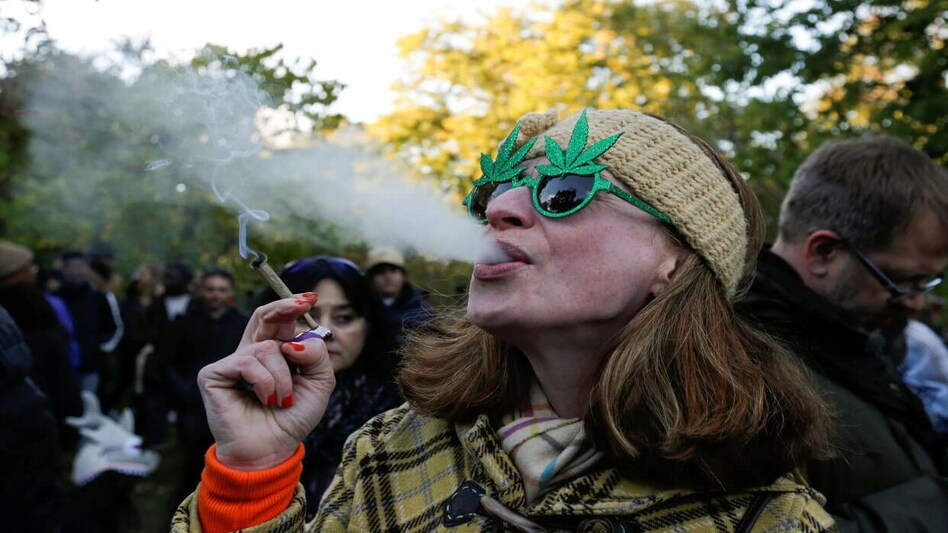 US offers free marijuana joints to boost COVID vaccination US offers free marijuana joints to boost COVID vaccination