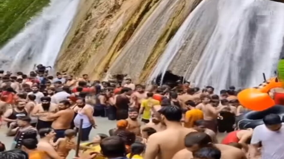 Hundreds of tourists break COVID rules at Kempty Falls in Mussoorie; video viral Hundreds of tourists break COVID rules at Kempty Falls in Mussoorie; video viral