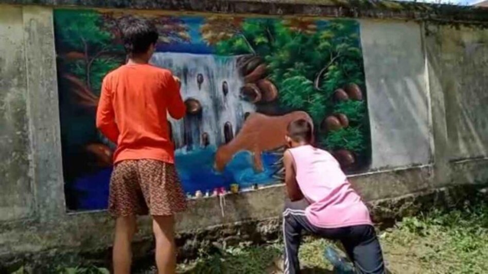 Boys brighten city walls with wall paintings