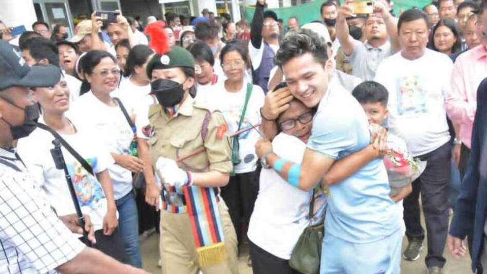 Jeremy Lalrinnunga returns to Mizoram Jeremy Lalrinnunga returns to Mizoram