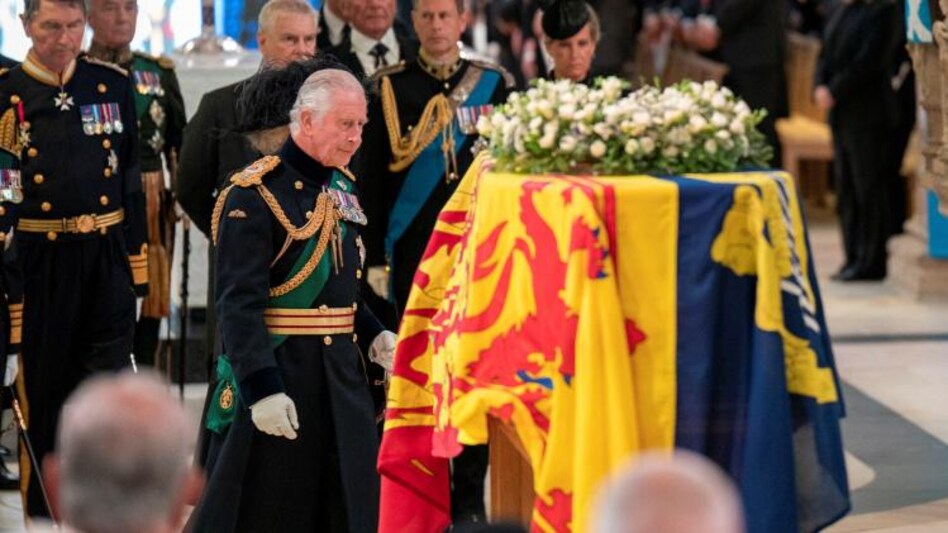 Queen Elizabeth’s coffin travel from Edinburgh to London Queen Elizabeth’s coffin travel from Edinburgh to London
