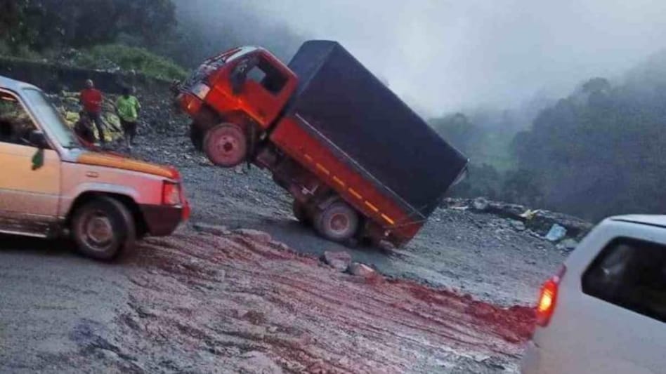 Deplorable condition of NH 10 Deplorable condition of NH 10