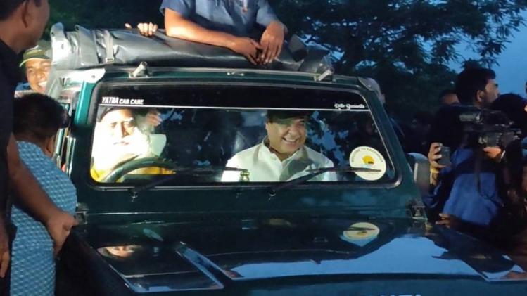 Spiritual leader Sadhguru enjoys jeep safari alongside Assam CM at Kaziranga National Park - Spiritual leader Sadhguru enjoys jeep safari alongside Assam CM at Kaziranga National Park -