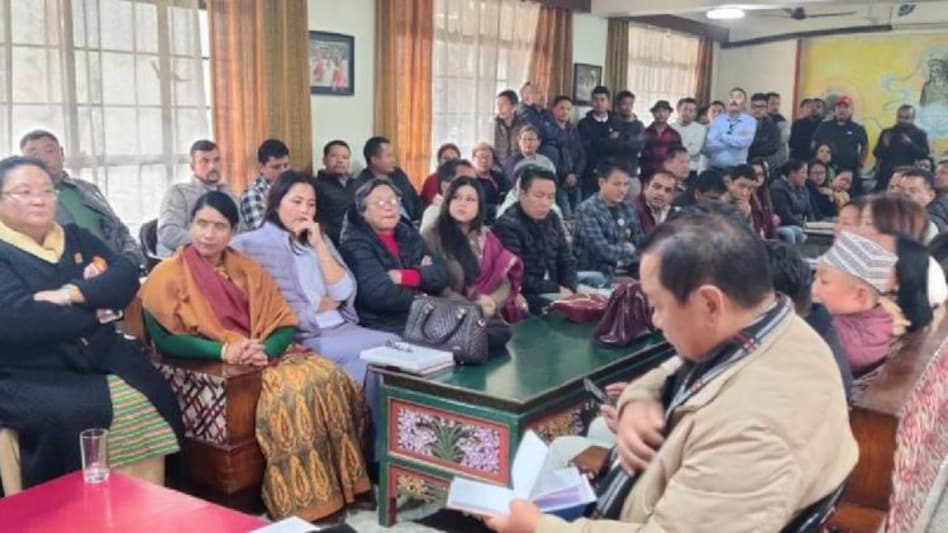 SKM hold emergency meeting at Rangpoo guest house ; condemns Poklok-Kamrang violence SKM hold emergency meeting at Rangpoo guest house ; condemns Poklok-Kamrang violence