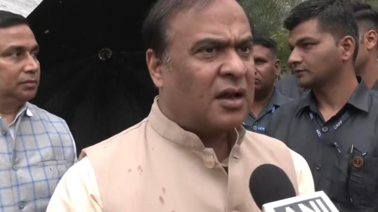 AIMIM चीफ असदुद्दीन ओवैसी ने असम के मुख्यमंत्री हिमंता बिस्वा पर कसा तंज, कहा- सरमा को गर्व करने वाला 'हिंदू' नहीं मिल रहा AIMIM Chief Asaduddin Owaisi taunted Assam Chief Minister Himanta Biswa, said Sarma could not find a proud 'Hindu'