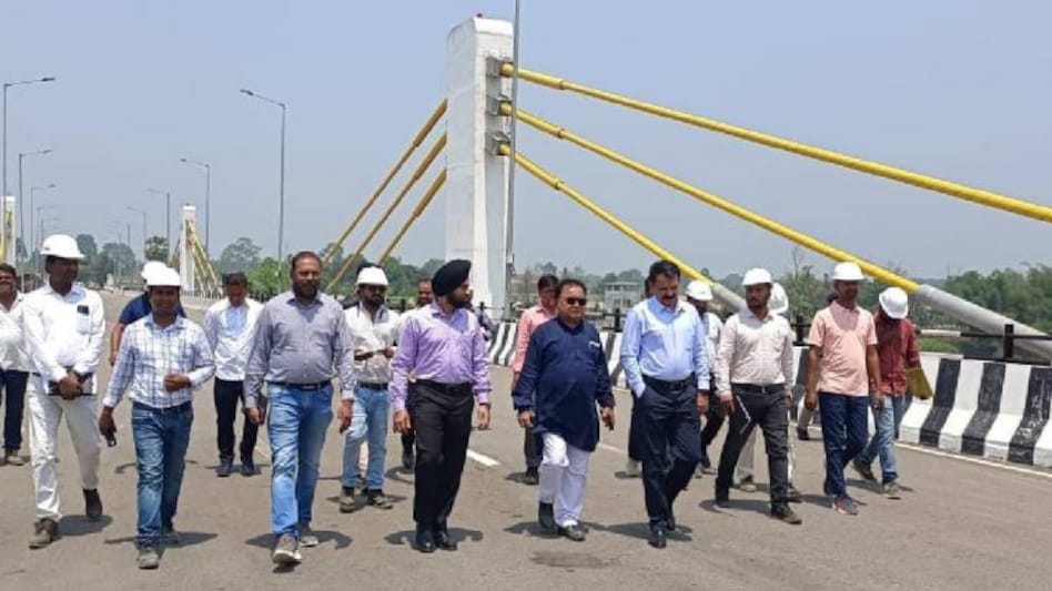 Tripura: Bangladesh High Commissioner to India and Land Ports Authority of  India chairman visit Maitri Setu - Tripura: Bangladesh High Commissioner to  India and Land Ports Authority of India chairman visit Maitri