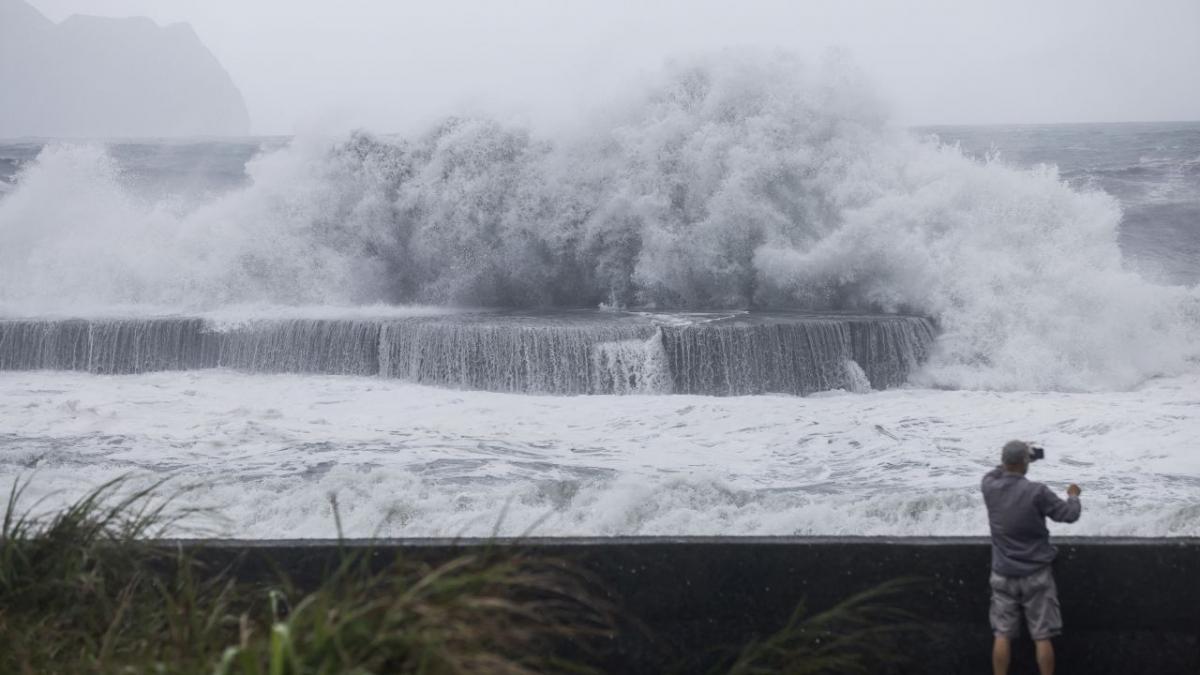 Over 3,700 evacuated, flights cancelled after Typhoon Haikui makes landfall in Taiwan 