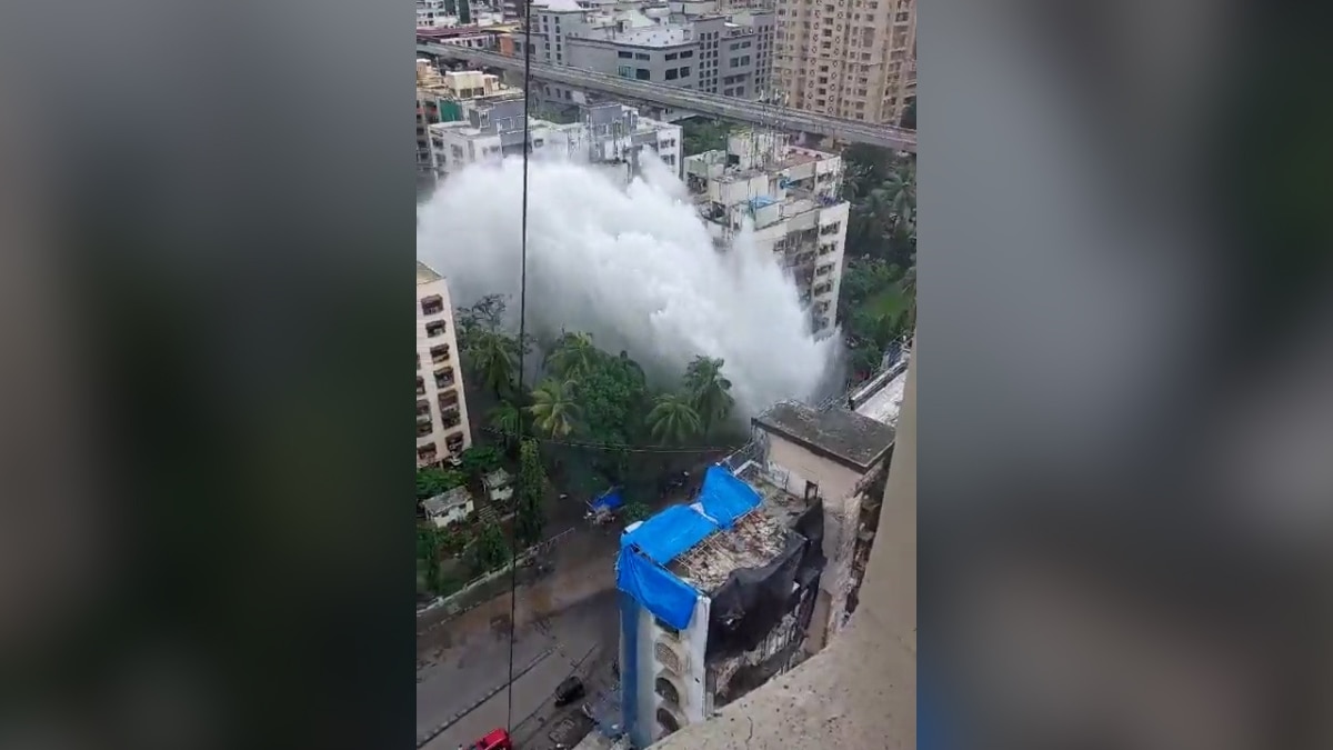Mumbai Water pipe burst in Andheri West causes chaos among residents