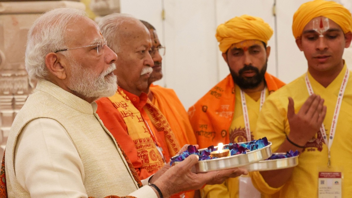 पीएम मोदी ने राम मंदिर पर फहराया धर्म ध्वज
