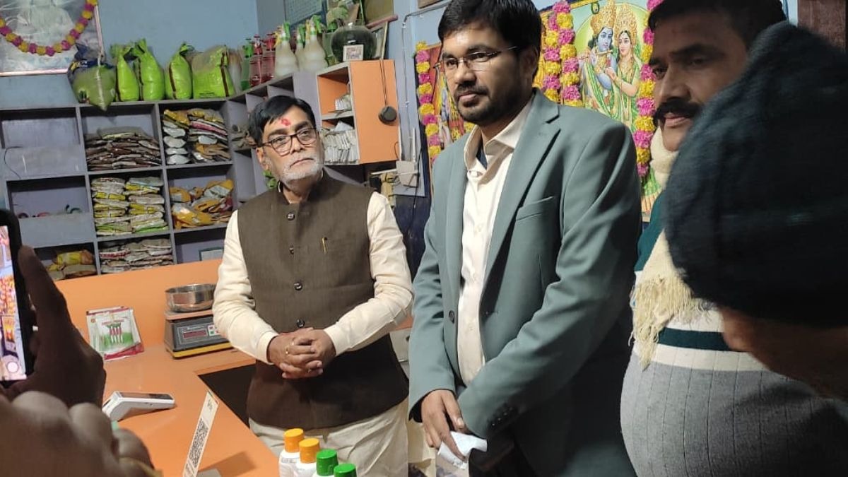 खाद दुकानों पर मंत्री का निरीक्षण, कैमूर में दुकानदारों का विरोध, देखें PHOTOS