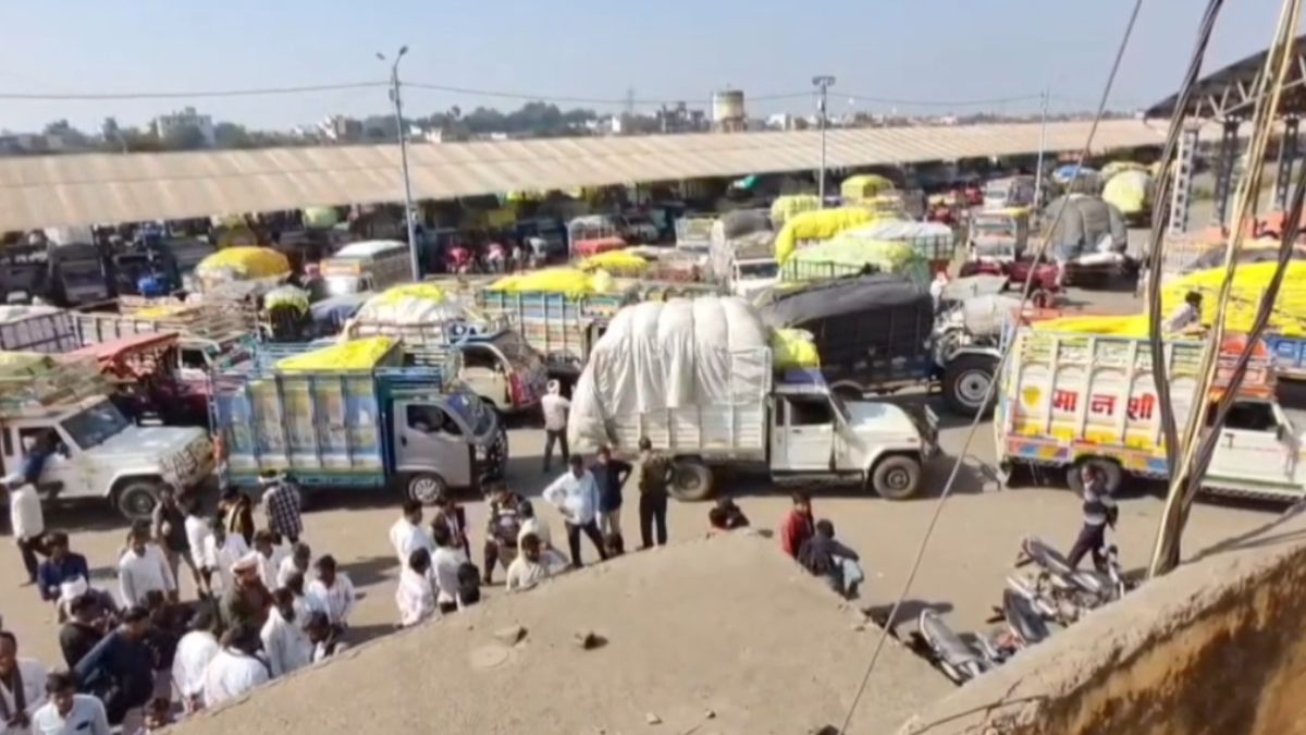 किसानों का गुस्सा फूटा