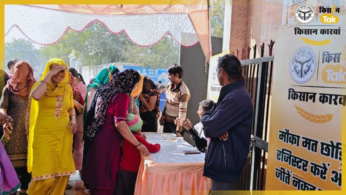 PHOTOS: मथुरा के सुपाना गांव पहुंचा किसान कारवां, मिट्टी की सेहत और सरकारी योजनाओं पर मिली बढ़िया जानकारी