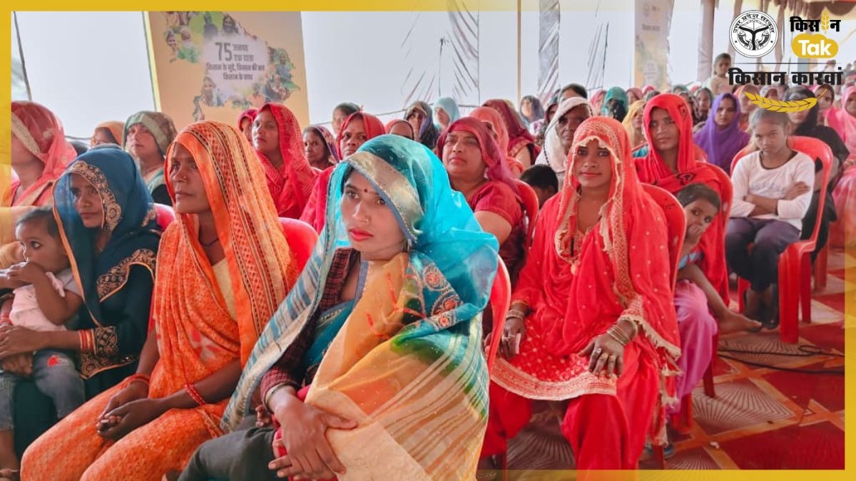 PHOTOS: इटावा पहुंचा किसान कारवां, किसानों को मिली खाद और कीटनाशकों से जुड़ी जानकारी