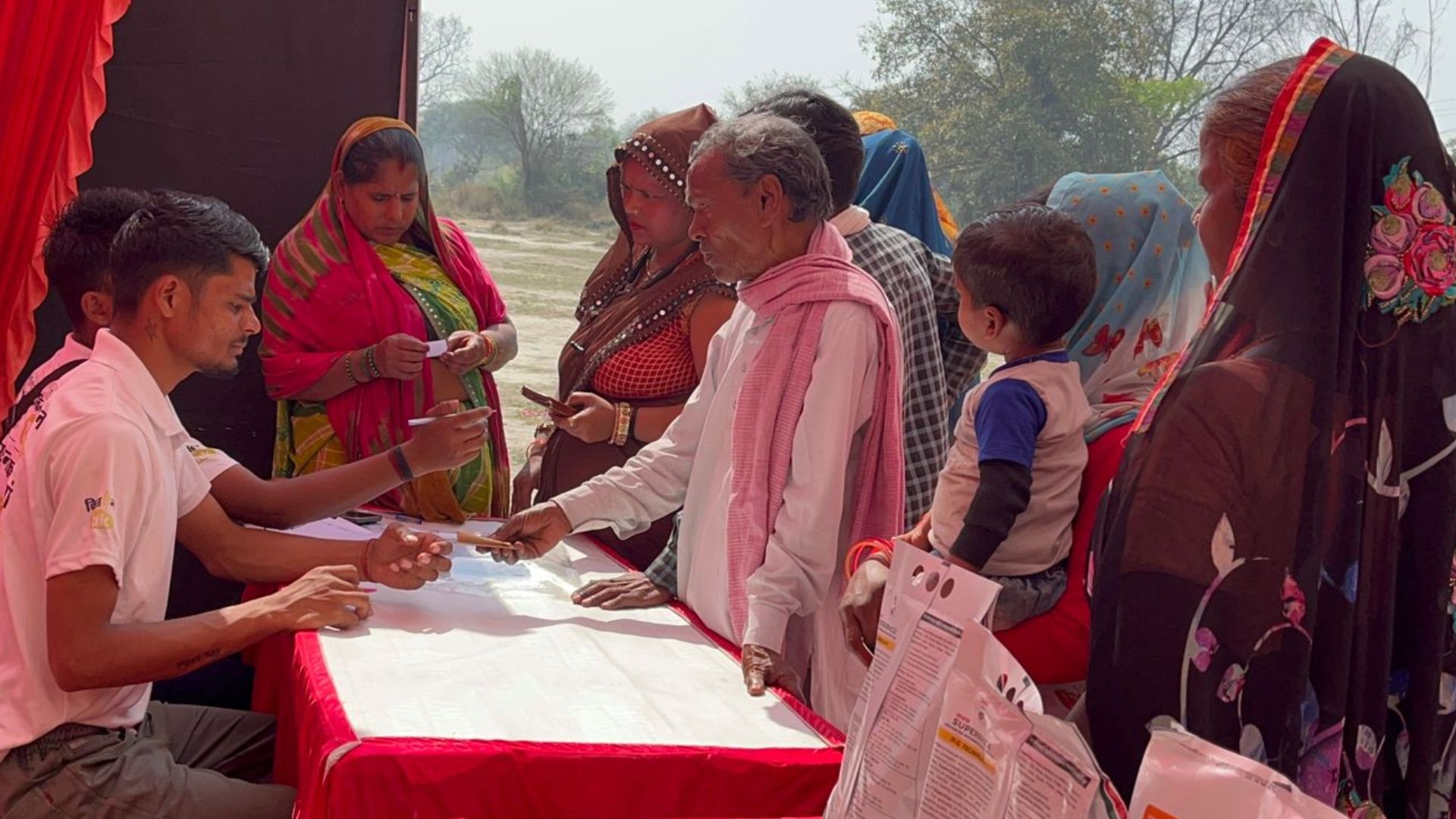 लकी ड्रॉ बना आकर्षण