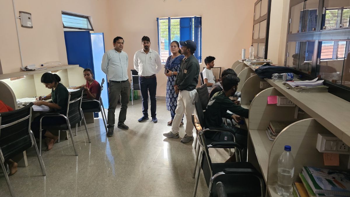 चौबीस घंटे खुला रहता है पुस्तकालय