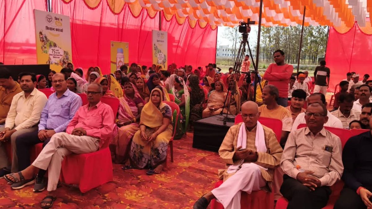 गोंडा जिले के महेवा नानकर गांव पहुंचा किसान कारवां