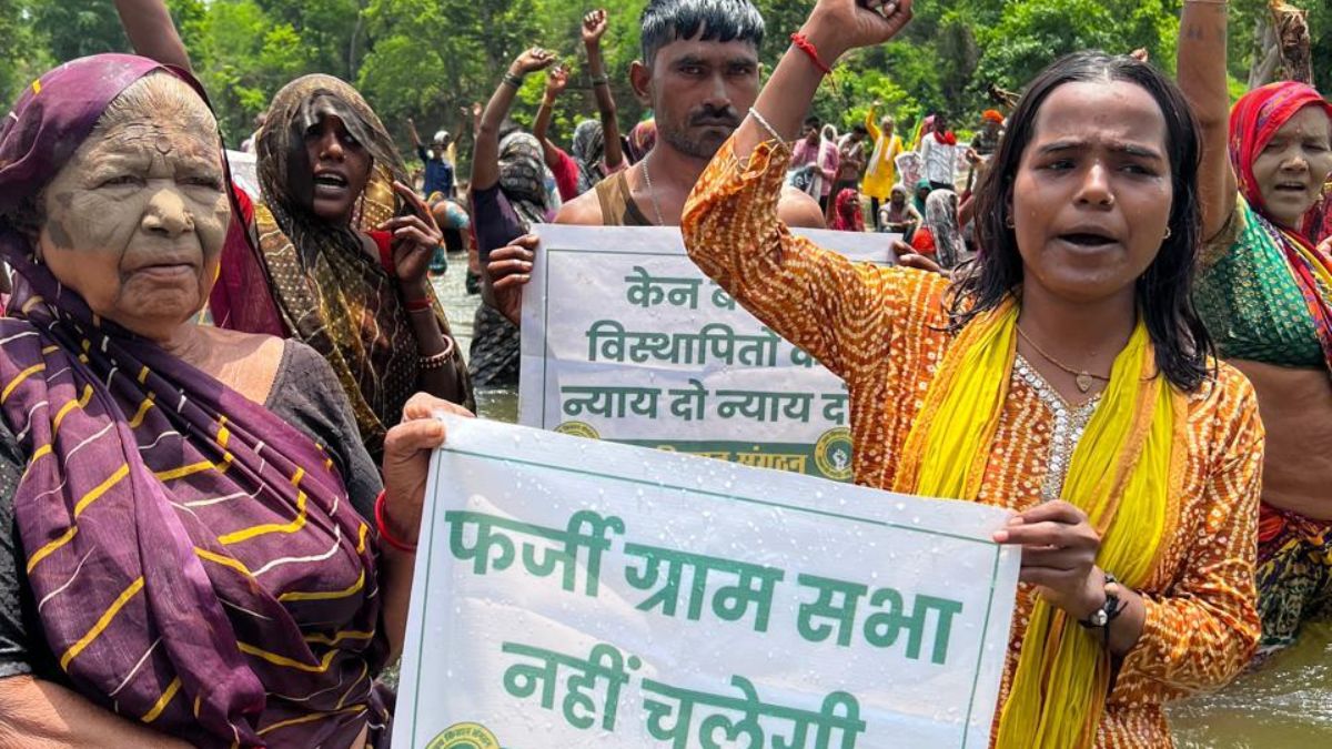 चिता पर बैठकर अनशन कर रहे अमित भटनागर