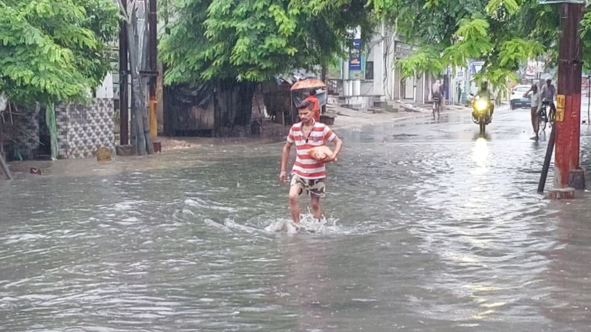 फिरोजाबाद में बारिश बनी आफत, स्कूल बंद और दीवार गिरने से छह घायल