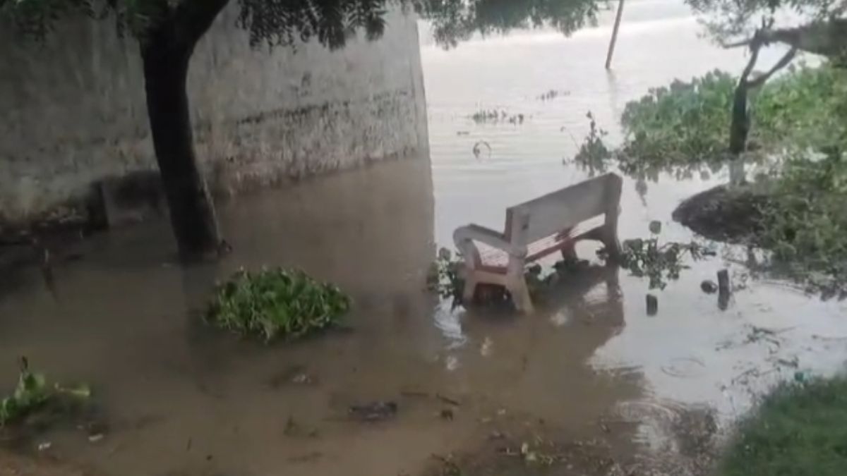 गंगा का पानी तेजी से बढ़ा
