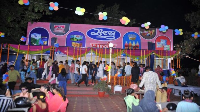 सरस ने एक दिन में 50 लाख लीटर दूध संकलन का रिकॉर्ड बनाया है. फोटो- आरसीडीएफ