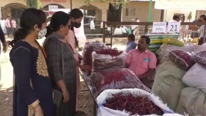 कर्नाटक के हुबली में लगा लाल मिर्च का मेला (फोटो-ANI)