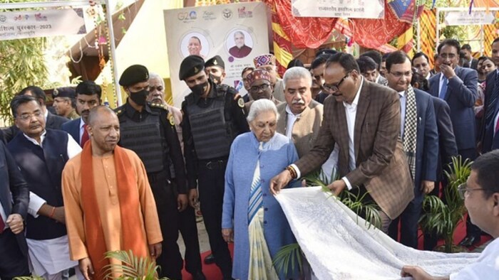 यूपी दिवस के मौके पर सीएम योगी