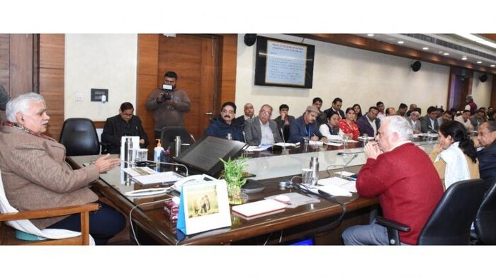 उप्र में मिलेट्स उत्पादों की खेती, ब्रांडिंग और मार्केटिंग बढ़ाने के उपायों पर मुख्य सचिव डीएस मिश्र ने की बैठक