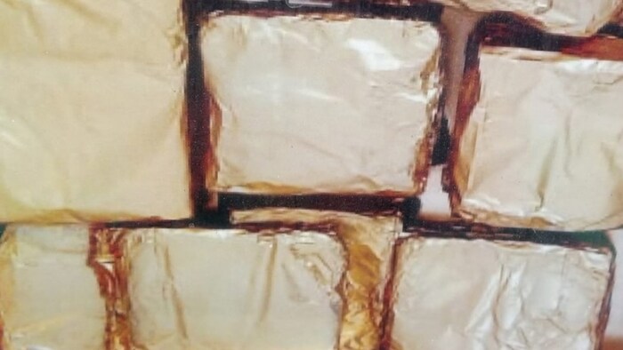 सोने की वर्क के साथ बेचा जाता है ये गुड़