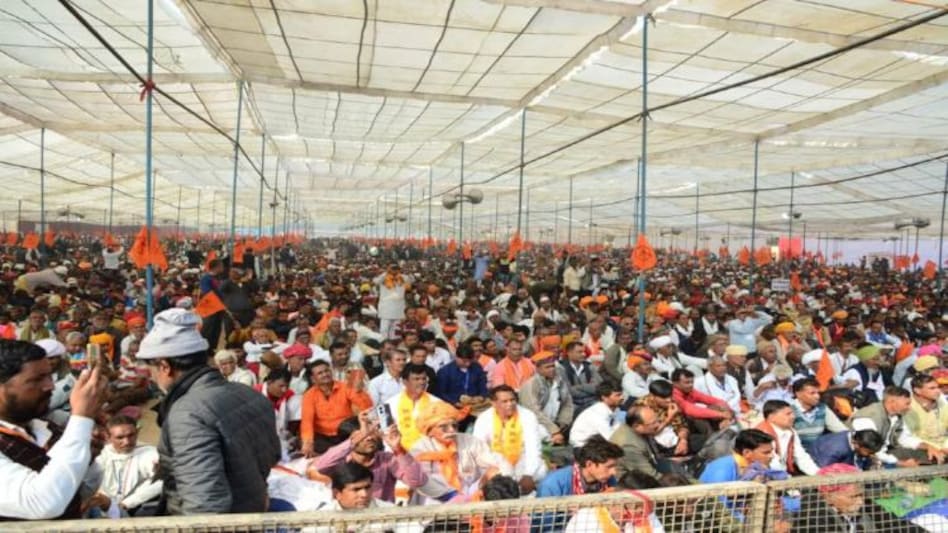 ऐसा अनोखा विरोध प्रदर्शन नहीं देखा होगा, घोड़ी पर चढ़ कर आए किसान और फिर... ऐसा अनोखा विरोध प्रदर्शन नहीं देखा होगा, घोड़ी पर चढ़ कर आए किसान और फिर...