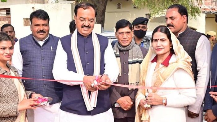 आगरा में एक ग्राम चाैपाल में शामिल हुए उपमुख्यमंत्री केशव प्रसाद मौर्य