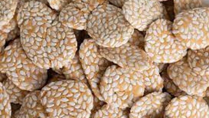 लखनऊ की गुलाब रेवड़ी