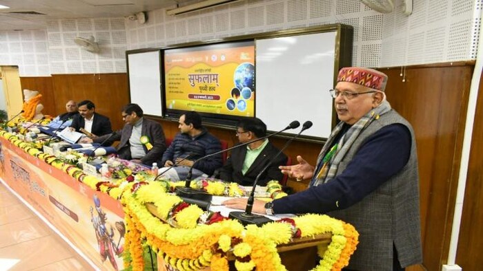 नए साल पर यूपी के किसानों को सरकार ने दिया खुशखबरी, 33 हजार से ज्यादा किसानों का किया कर्ज माफ, फोटो साभार: twitter