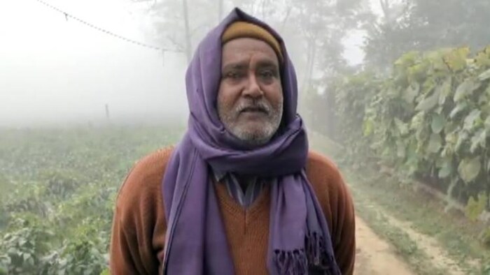 ओरैया के किसान महेश जो सब्जियों की खेती करते हैं