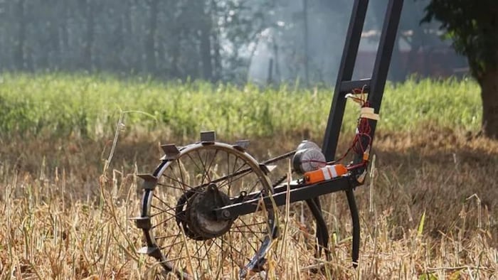 बैटरी कल्टीवेटर और प्लांटर. सांकेतिक फोटो