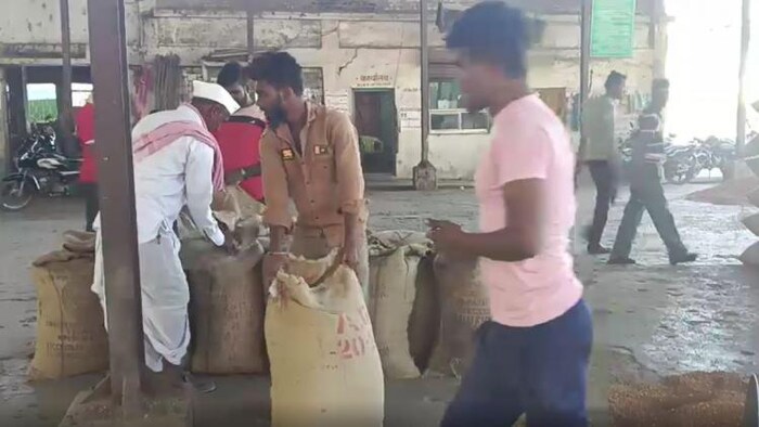 महाराष्ट्र में चना खरीद केंद्र शुरू नहीं होने से किसान परेशान हैं