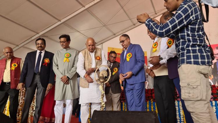 बुंदेलखंड किसान मेला का आगाज करते यूपी के कृषि मंत्री सूर्यप्रताप शाही