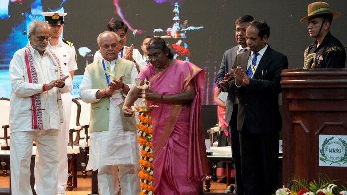 ओडिशा में भारतीय चावल कांग्रेस का उद्घाटन करतीं राष्ट्रपति द्रौपदी मुर्मू.