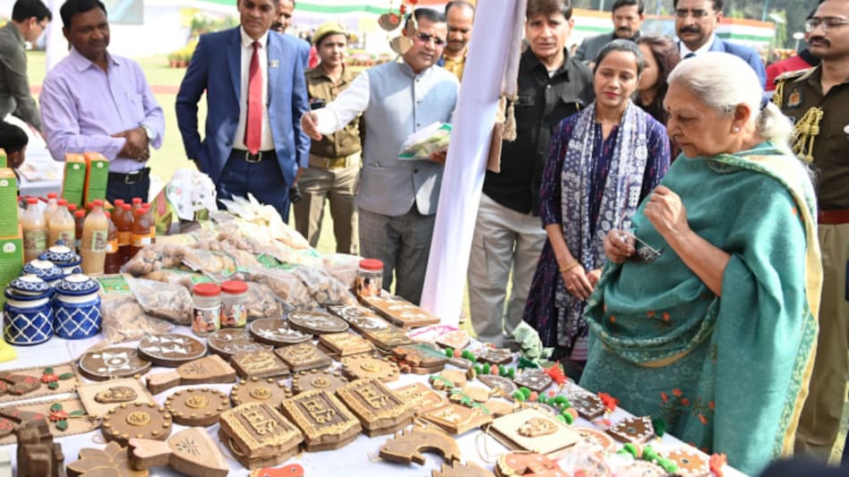 मोटे अनाज से बने उत्पादों को मार्केटिंग से जोड़ा जाए: UP राज्यपाल मोटे अनाज से बने उत्पादों को मार्केटिंग से जोड़ा जाए: UP राज्यपाल