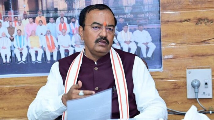 यूपी के उपमुख्यमंत्री केशव प्रसाद मौर्य ने ग्रामीण विकास विभाग की योजनाओं की समीक्षा की