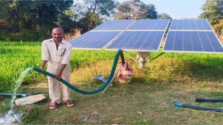 यूपी में सोलर पंप लगवाना हुआ आसान, क‍िसान को म‍िल रही 60 फीसदी सब्स‍िडी 