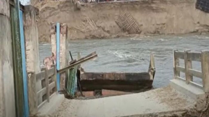 सुपौल में ईस्ट मेन कैनाल का पुल ध्वस्त