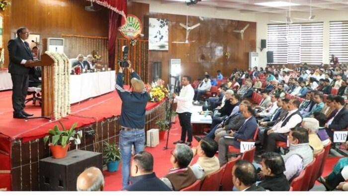 अंतरराष्ट्रीय सम्मेलन के समापन समारोह को संबोधित करते हुए कुलपति प्रो. बी.आर काम्बोज