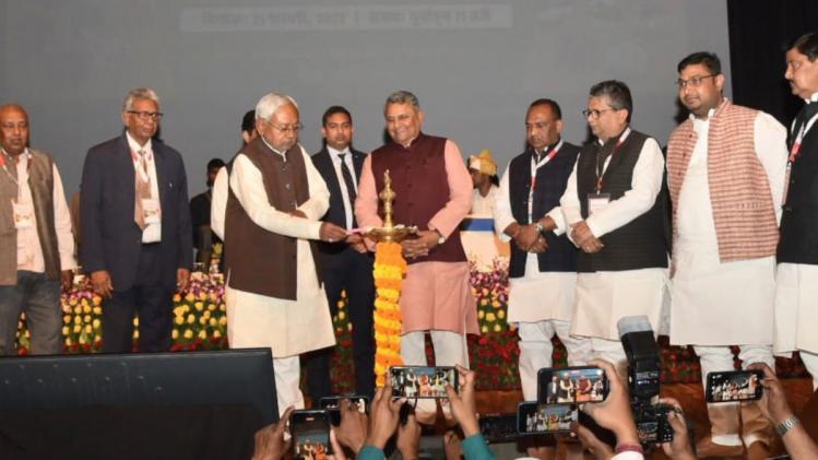 पटना के बापू सभागार में मुख्यमंत्री नीतीश कुमार ने किसान समागम सूत्रण का उद्घाटन करते हुए 
