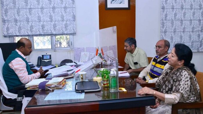 सचिवालय स्थित खाद्य भवन में गोपालन विभाग की समीक्षा बैठक आयोजित हुई.