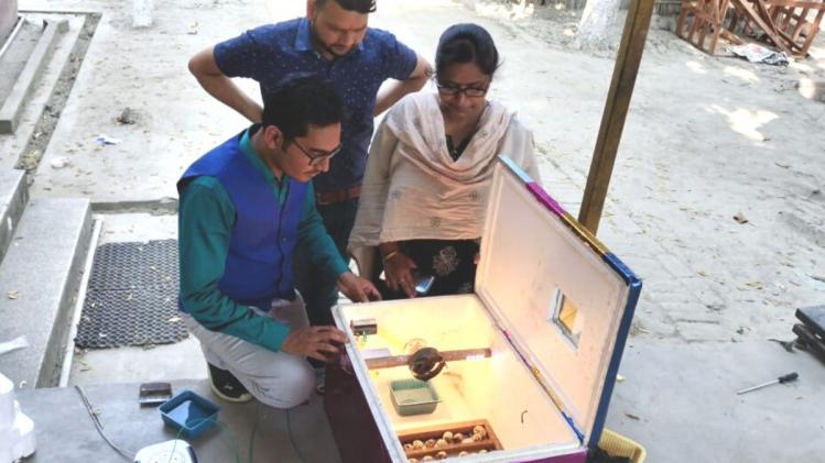 बिहार: केवीके वैज्ञानिकों ने तैयार की अंडे से चूजे निकालने की मशीन, जानें कीमत और विशेषताएं 