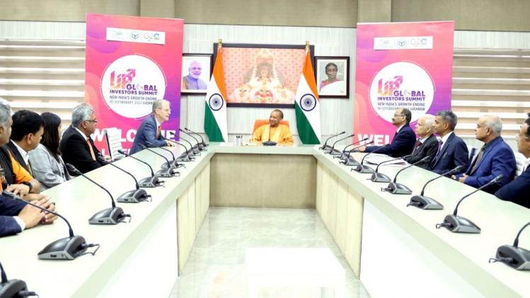 यूपी में कृषि से जुड़े तमाम क्षेत्रों में निवेश की जानकारी सीएम योगी को देता नीदरलैंड का प्रतिनिधिमंडल