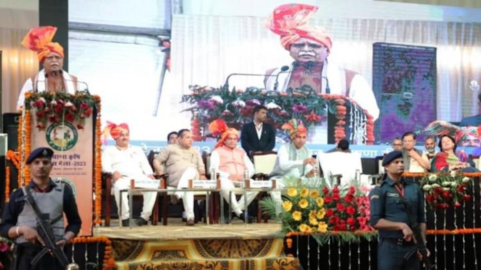 कृषि के साथ मशरूम, मधुमक्खी पालन, फूलों की खेती व बागवानी को भी अपनाएं किसान: सीएम मनोहर लाल कृषि के साथ मशरूम, मधुमक्खी पालन, फूलों की खेती व बागवानी को भी अपनाएं किसान: सीएम मनोहर लाल