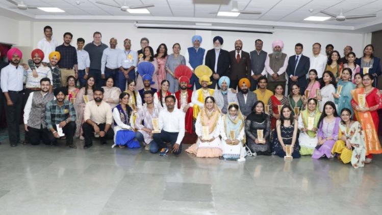 गुरु अंगद देव यूनिवर्सिटी में सांस्कृतिक कार्यक्रम के साथ हुआ कॉलेज स्थापना दिवस समारोह का समापन